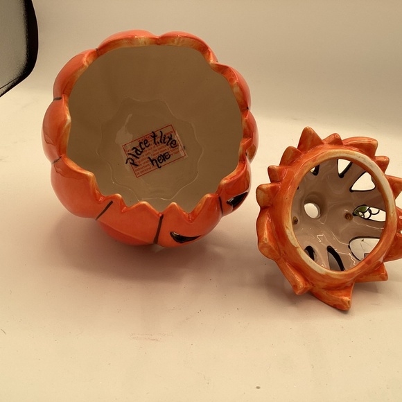 Pumpkin Grin T-Lite Holder - Picture 4 of 6